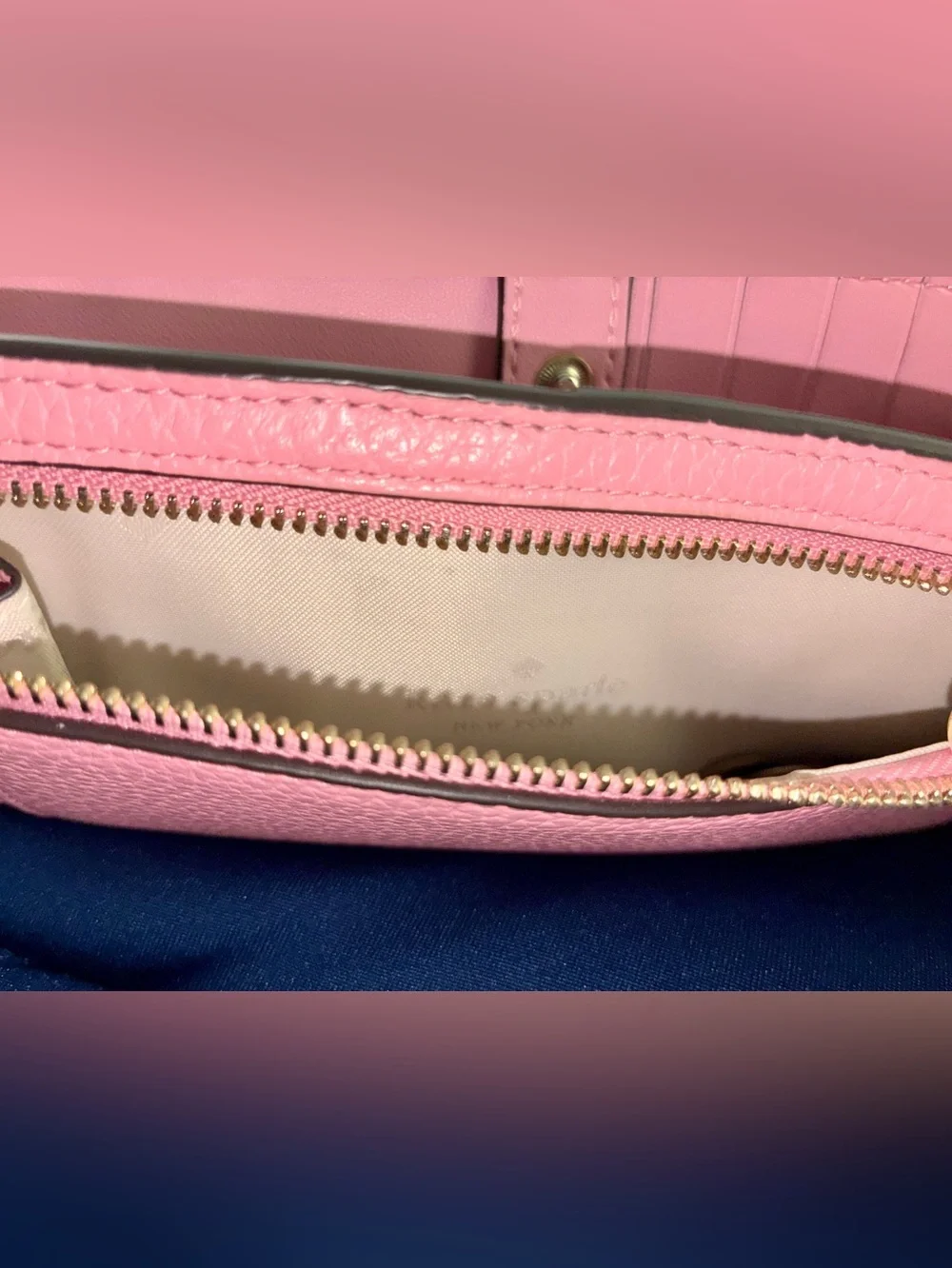 ♠️ Kate Spade Blush Pink Pebbled Leather Wristlet with Gold Logo - Picture 4 of 4